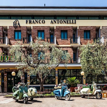 Hotel Franco Antonelli Asyż Zewnętrze zdjęcie